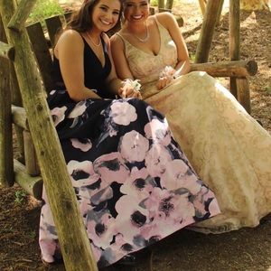 Gorgeous floral prom dress!
